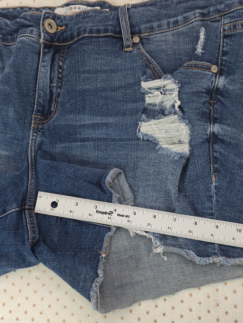Torrid Distressed Denim Cutoff Shorts Medium Wash Size 20 Plus Size - Picture 4 of 13